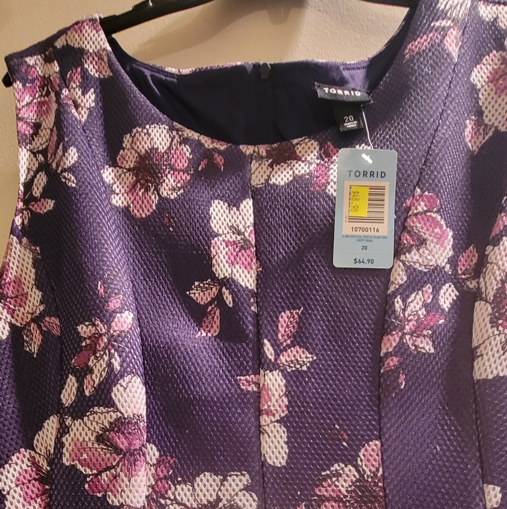 Torrid Flowy, Floral, Light, Back zip, lined Dress Torrid Sz 20. New With Tags.